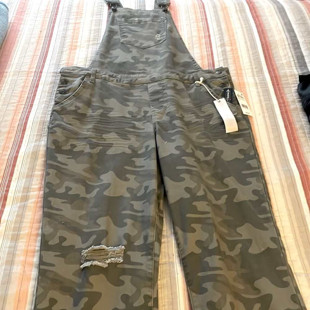 Women’s Army fatigue print overalls